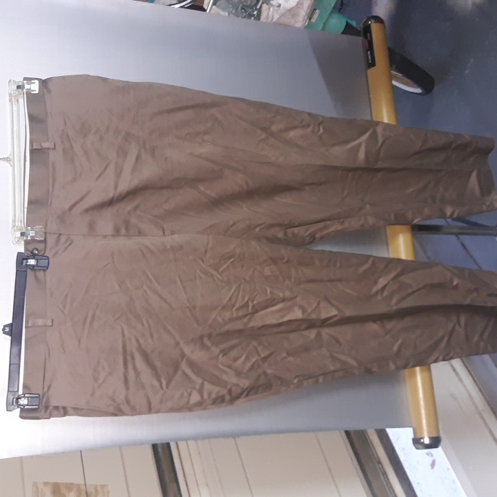 Roundtree  Yorke Size 54x32 Sku 589